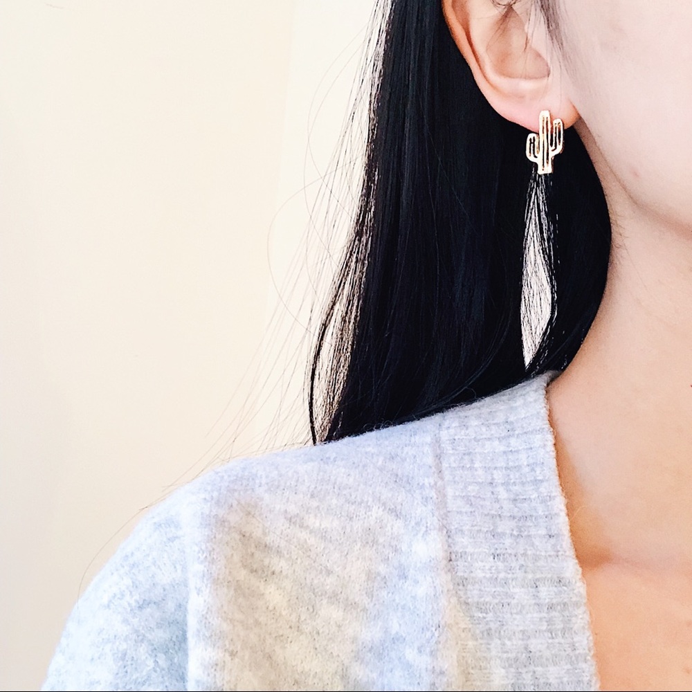 HP🌟Cactus and Wish Bone Stud Earrings - Picture 4 of 5
